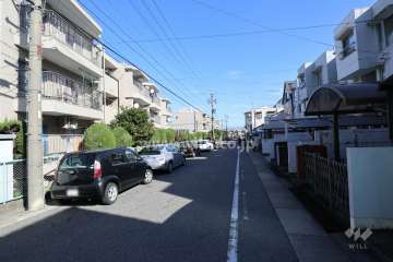 敷地南側の前面道路
