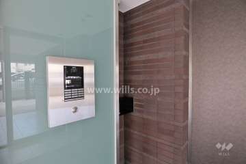 エントランスはオートロック付きです。