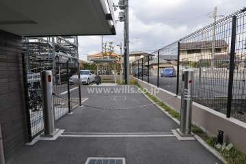 駐車場出入り口(ロボットゲート付き)