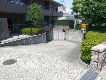 エントランス横にある駐輪場