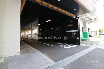 駐車場出入り口　　