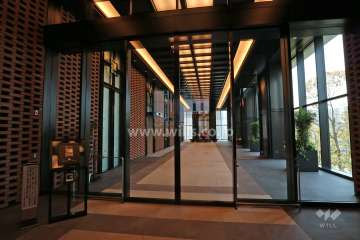 エントランスはオートロック付きです。