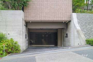 駐車場の出入口（リングシャッター付き）