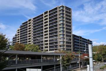 ファインシティ千里津雲台の外観(南東側から)