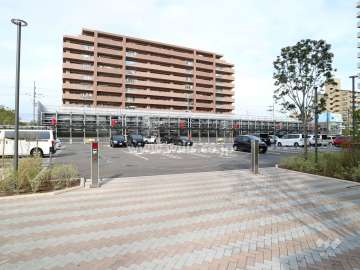 駐車場出入り口(ロボットゲート付き)