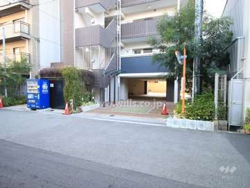 駐車場アプローチ