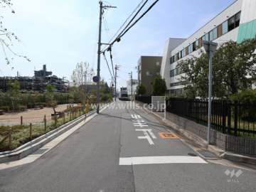 敷地北側の前面道路