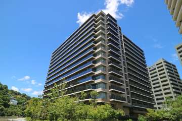 ザ・パークハウス宝塚の外観（南東側から）