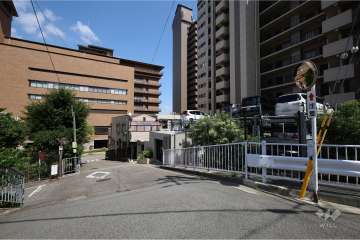 敷地北西側の前面道路