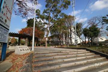 物件の北西側には公園があります。