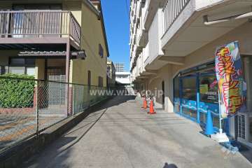 駐車場出入り口