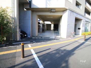駐車場出入り口