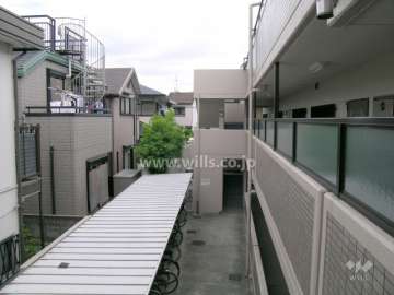 周辺は一戸建てが立ち並ぶ住宅地