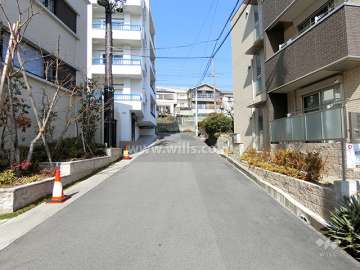 敷地東側の前面道路