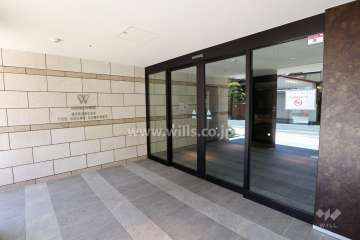 エントランスはオートロック付きです。