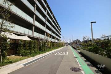 敷地南側の前面道路
