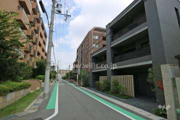 敷地西側の前面道路