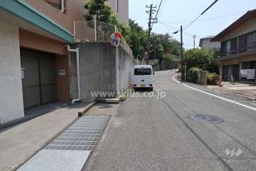 敷地北西側の前面道路