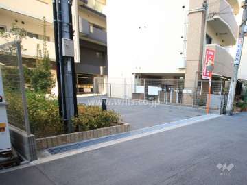 駐車場出入り口