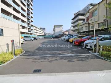 駐車場出入り口(ロボットゲート付き)