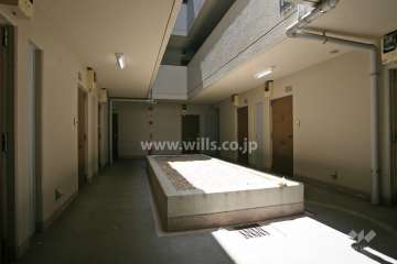 建物中央にある吹き抜け