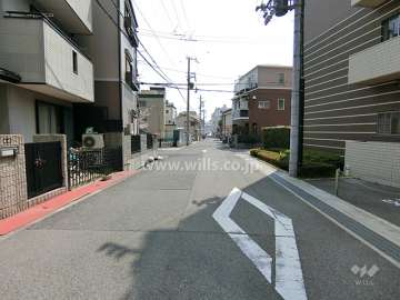 敷地東側の前面道路