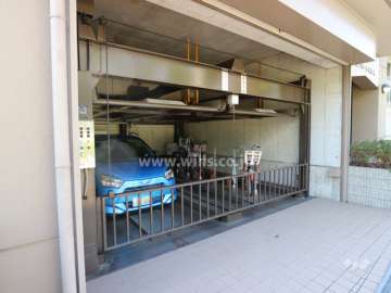 建物1階部分の駐車場(機械式)