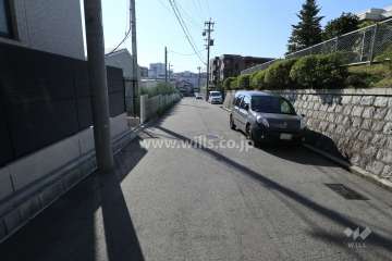 敷地南側の前面道路