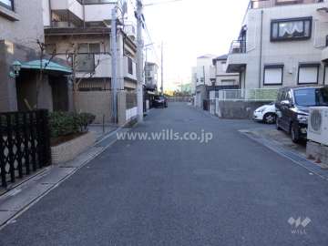 敷地北側の前面道路(東側から)