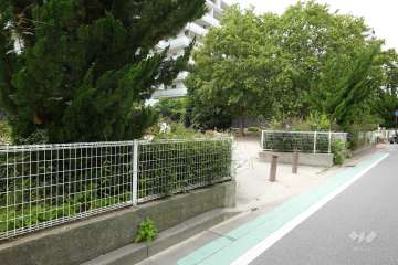敷地北側の『両度公園』