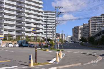 敷地の南東側前面道路 