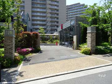 駐車場出入り口