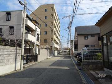 敷地南側の前面道路