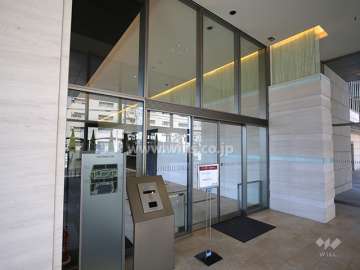 エントランスはオートロック付きです。