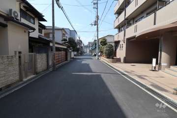 敷地南側の前面道路
