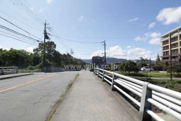 敷地南側の前面道路