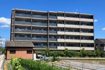 ジオ西宮北口薬師町の外観（南側から）