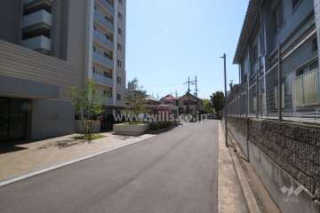 敷地北側の前面道路