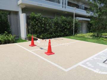 サービス車両用一時駐車場