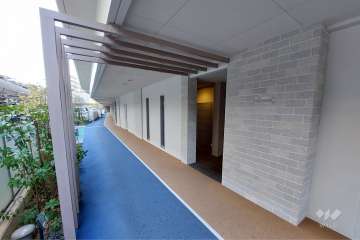 フォースステージ棟のエントランス