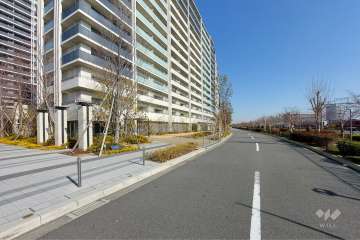 敷地南東側の前面道路