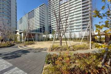 敷地東側には提供公園があります。