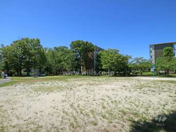 敷地内には公園があります。