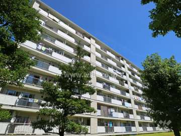 藤の木団地7号棟の外観（南西側から）-(2)