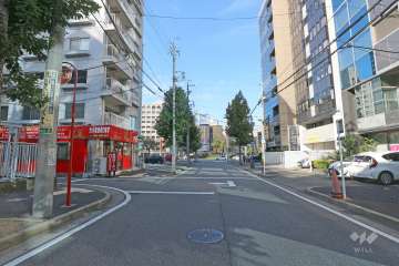 敷地北側の前面道路（東側から）