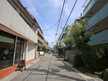 敷地北側の前面道路