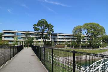 プラウド苦楽園の外観（西側から）