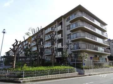 サンハイツ高槻10号館の外観（北西側から）