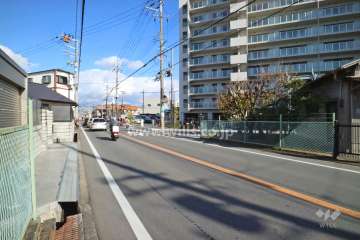 敷地北西側の前面道路