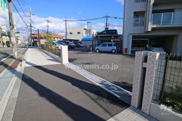 駐車場出入り口